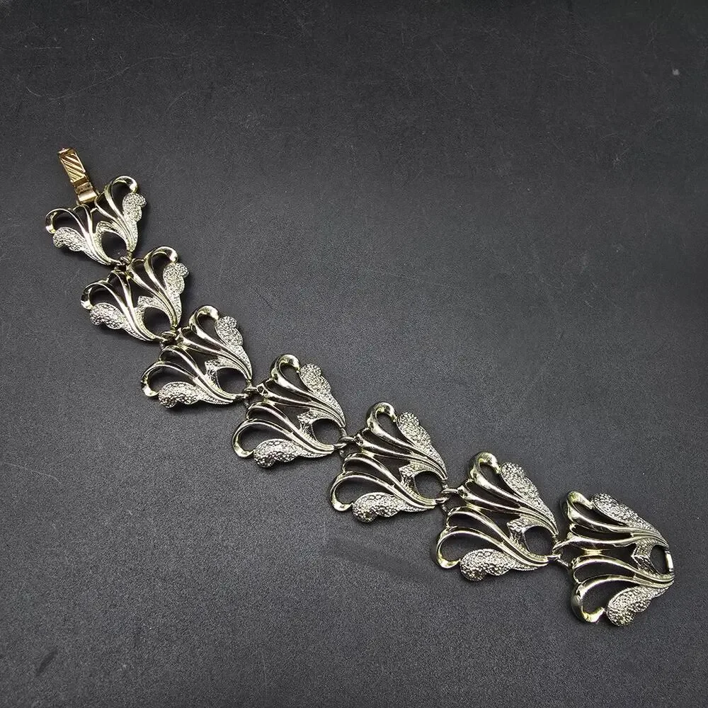 Sarah Coventry Frosted Feather Link Bracelet Silver Tone Vintage Jewelry - Picture 5 of 12